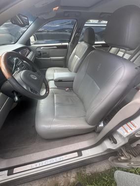 Beige 2004 Lincoln Town Car Base