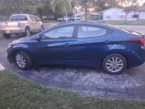 2015 Hyundai ELANTRA SE