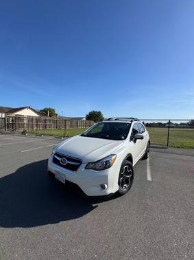 White 2015 Subaru XV Crosstrek 2.0i Limited