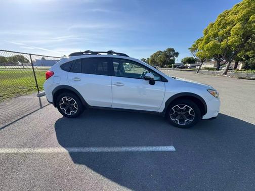 White 2015 Subaru XV Crosstrek 2.0i Limited