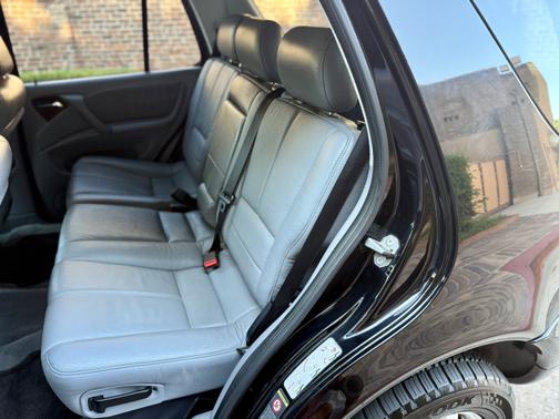 2000 Mercedes-Benz M-Class ML430 4MATIC