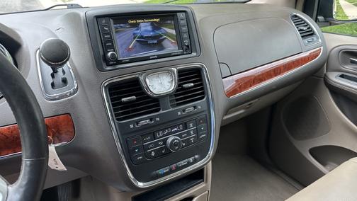 2016 Chrysler Town & Country Touring
