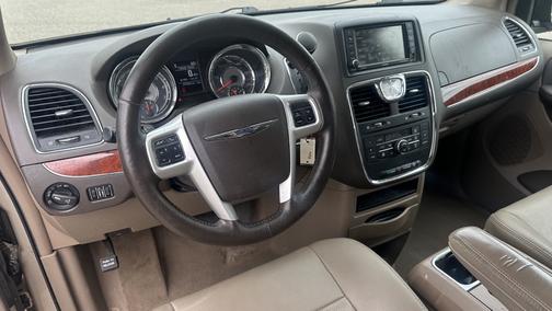 2016 Chrysler Town & Country Touring