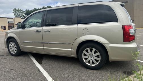 2016 Chrysler Town & Country Touring
