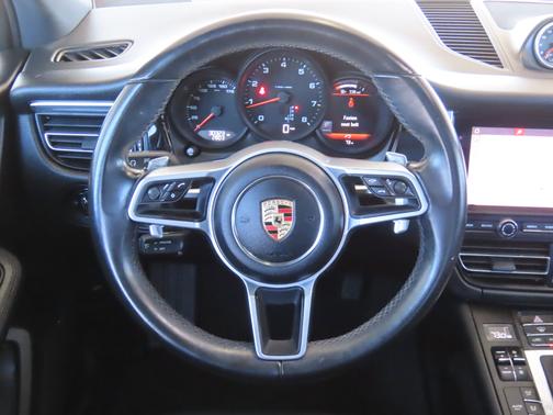 2020 Porsche Macan Base