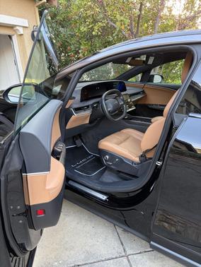 Black 2026 Lucid Gravity Grand Touring