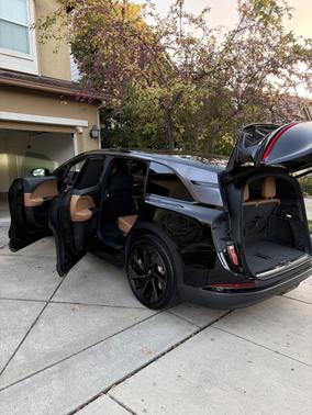 Black 2026 Lucid Gravity Grand Touring