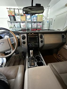 White 2011 Ford Expedition Limited