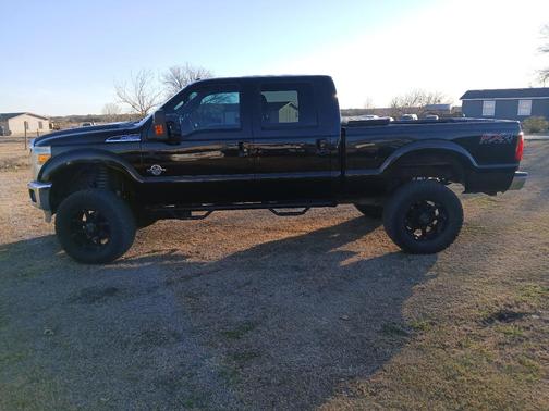 Black 2014 Ford F-250 Platinum