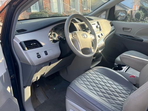 2011 Toyota Sienna LE