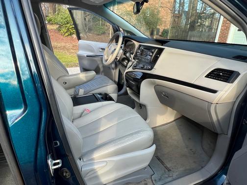 2011 Toyota Sienna LE