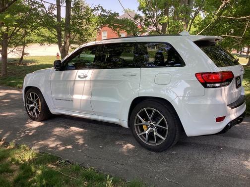 White 2016 Jeep Grand Cherokee SRT