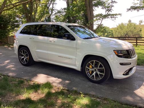 White 2016 Jeep Grand Cherokee SRT