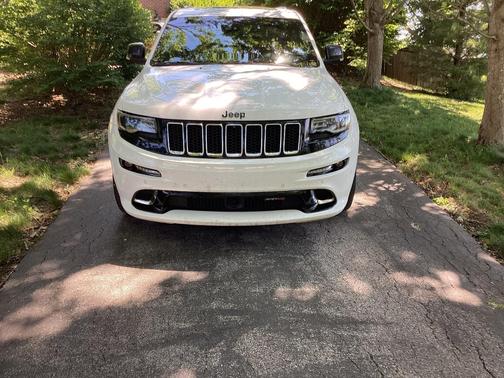 White 2016 Jeep Grand Cherokee SRT