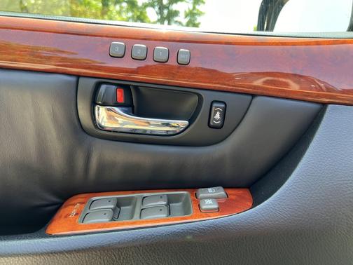 2004 Lexus LS 430 Base