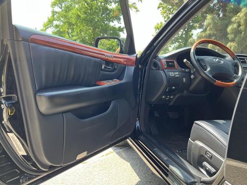 2004 Lexus LS 430 Base