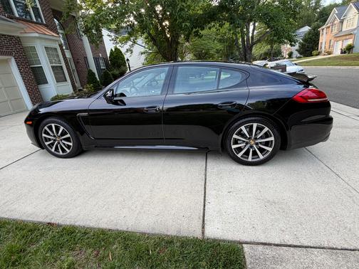Black 2016 Porsche Panamera Edition