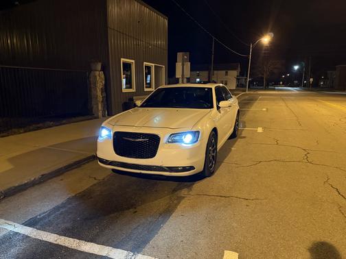 White 2016 Chrysler 300 S
