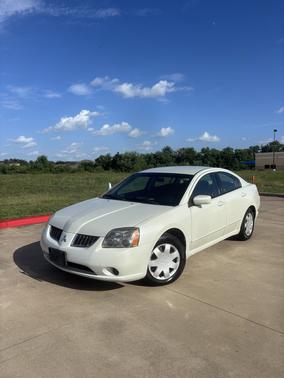 White 2005 Mitsubishi Galant SE