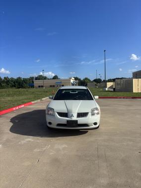 White 2005 Mitsubishi Galant SE