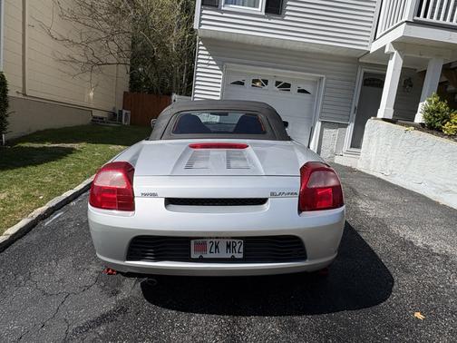 Silver 2000 Toyota MR2 Spyder
