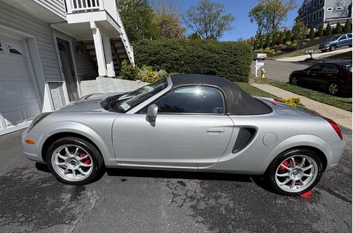 Silver 2000 Toyota MR2 Spyder