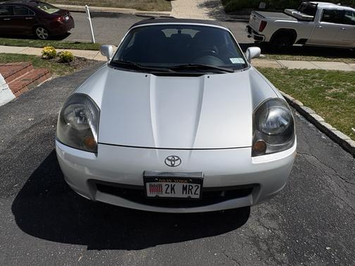 Silver 2000 Toyota MR2 Spyder