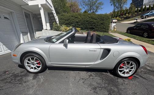 Silver 2000 Toyota MR2 Spyder