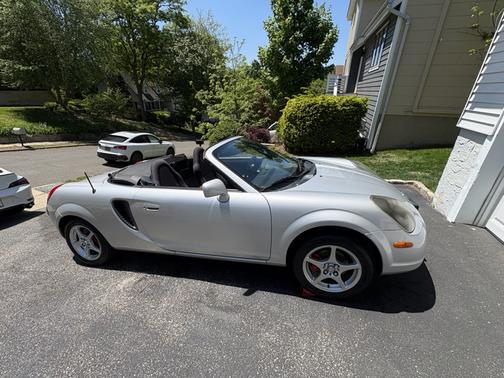 Silver 2000 Toyota MR2 Spyder