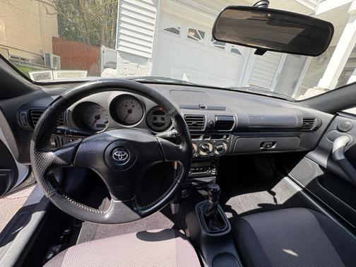 Silver 2000 Toyota MR2 Spyder