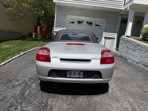 Silver 2000 Toyota MR2 Spyder