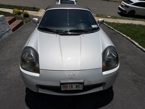 Silver 2000 Toyota MR2 Spyder