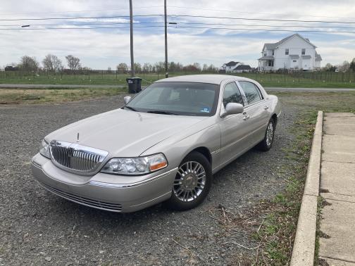 2010 Lincoln Town Car Signature Limited