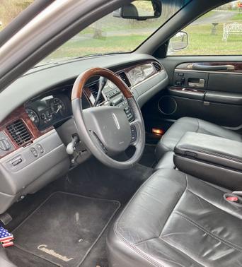 2010 Lincoln Town Car Signature Limited