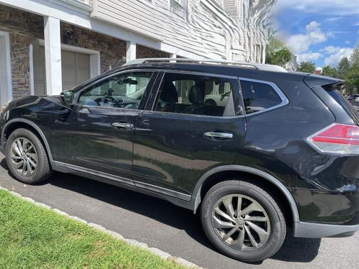 Black 2015 Nissan Rogue SL