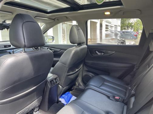 Black 2015 Nissan Rogue SL