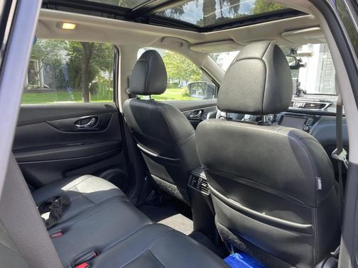 Black 2015 Nissan Rogue SL