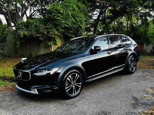 Black 2018 Volvo V90 Cross Country T5