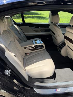 Blue 2019 BMW 750 i