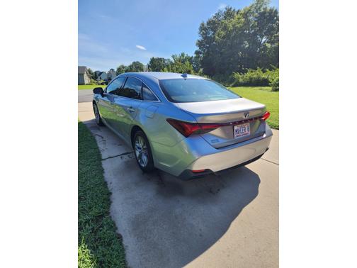 2019 Toyota Avalon Hybrid XLE
