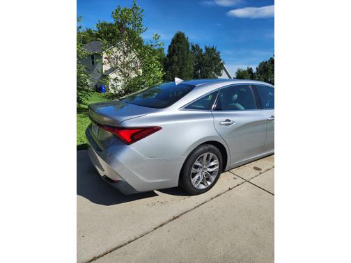 2019 Toyota Avalon Hybrid XLE