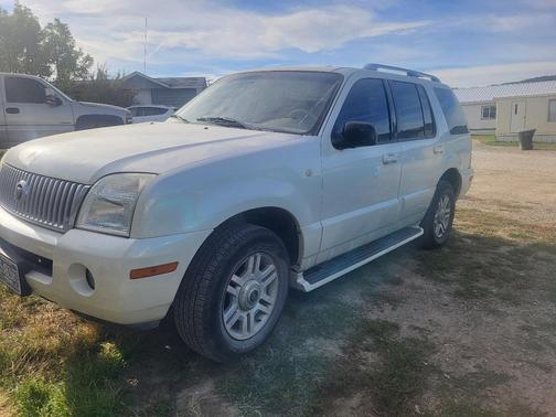 White 2003 Mercury Mountaineer Luxury