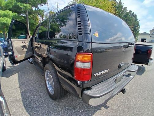 Black 2002 GMC Yukon SLT