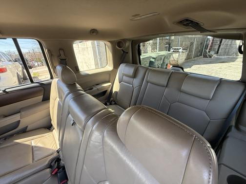 Beige 2009 Honda Pilot Touring