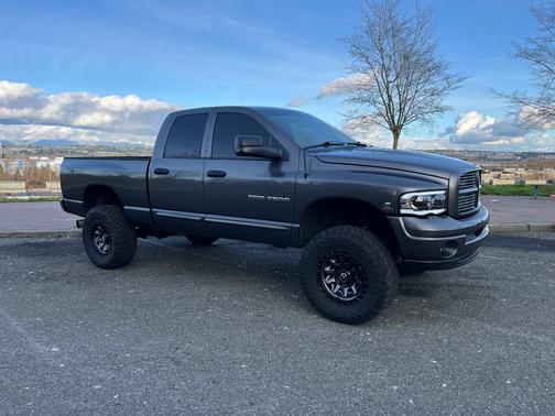 Gray 2004 Dodge Ram 2500 Laramie Quad Cab