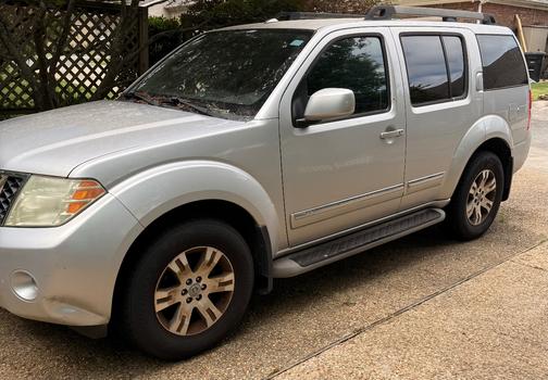 Silver 2011 Nissan Pathfinder Silver