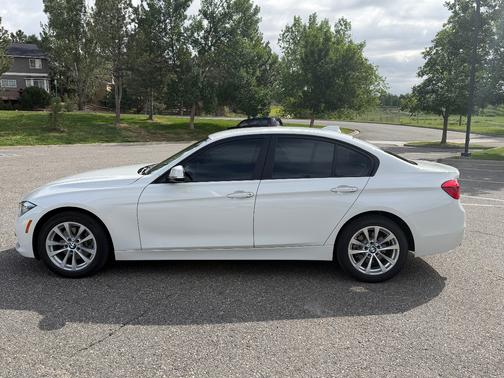 White 2018 BMW 320 i xDrive