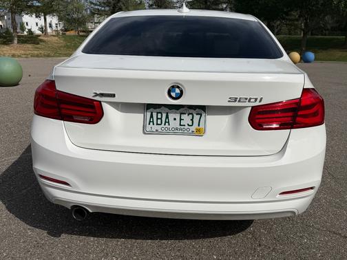 White 2018 BMW 320 i xDrive