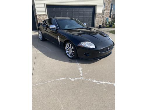 Photo 1 of 17 of 2009 Jaguar XKR Base