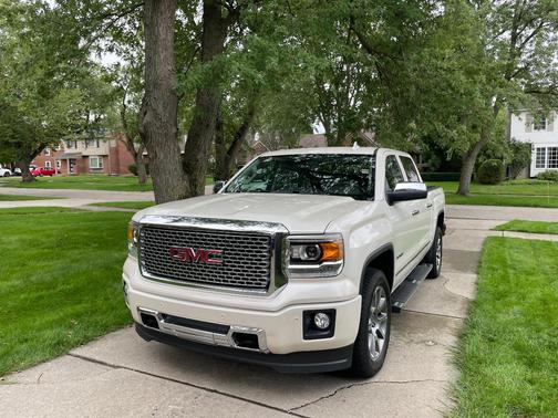 Beige 2015 GMC Sierra 1500 Denali